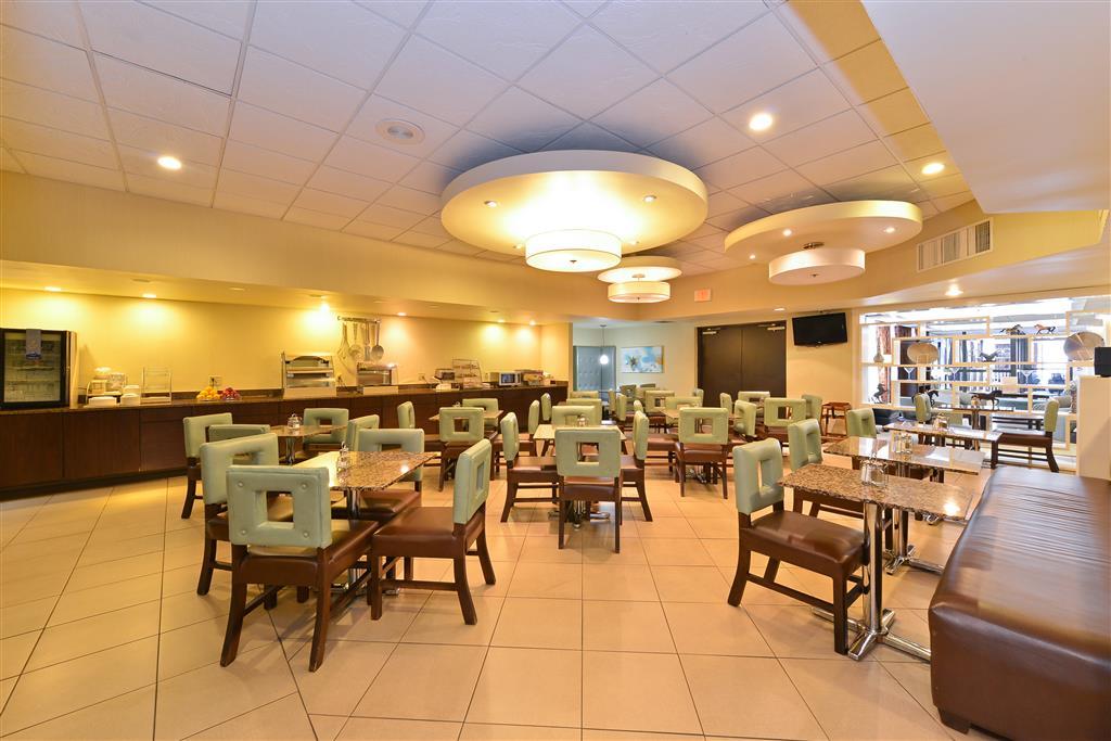 Hampton Louisville West Hotel 3*